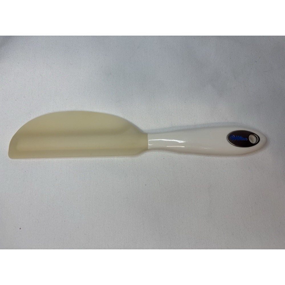 Wilton White Plastic Scraper with Removable Silicone Head